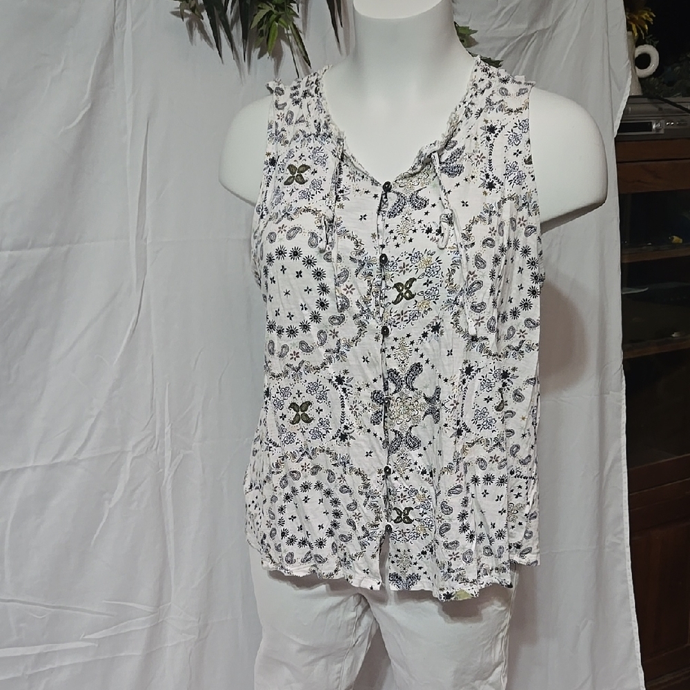 Women's Sleeveless Patterned Top - White and Black